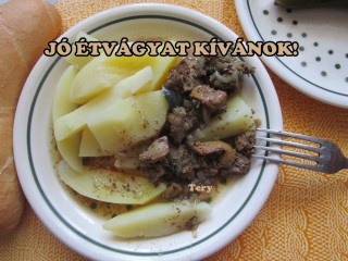 PÁROLT CSIRKEMÁJ- BURGONYÁVAL